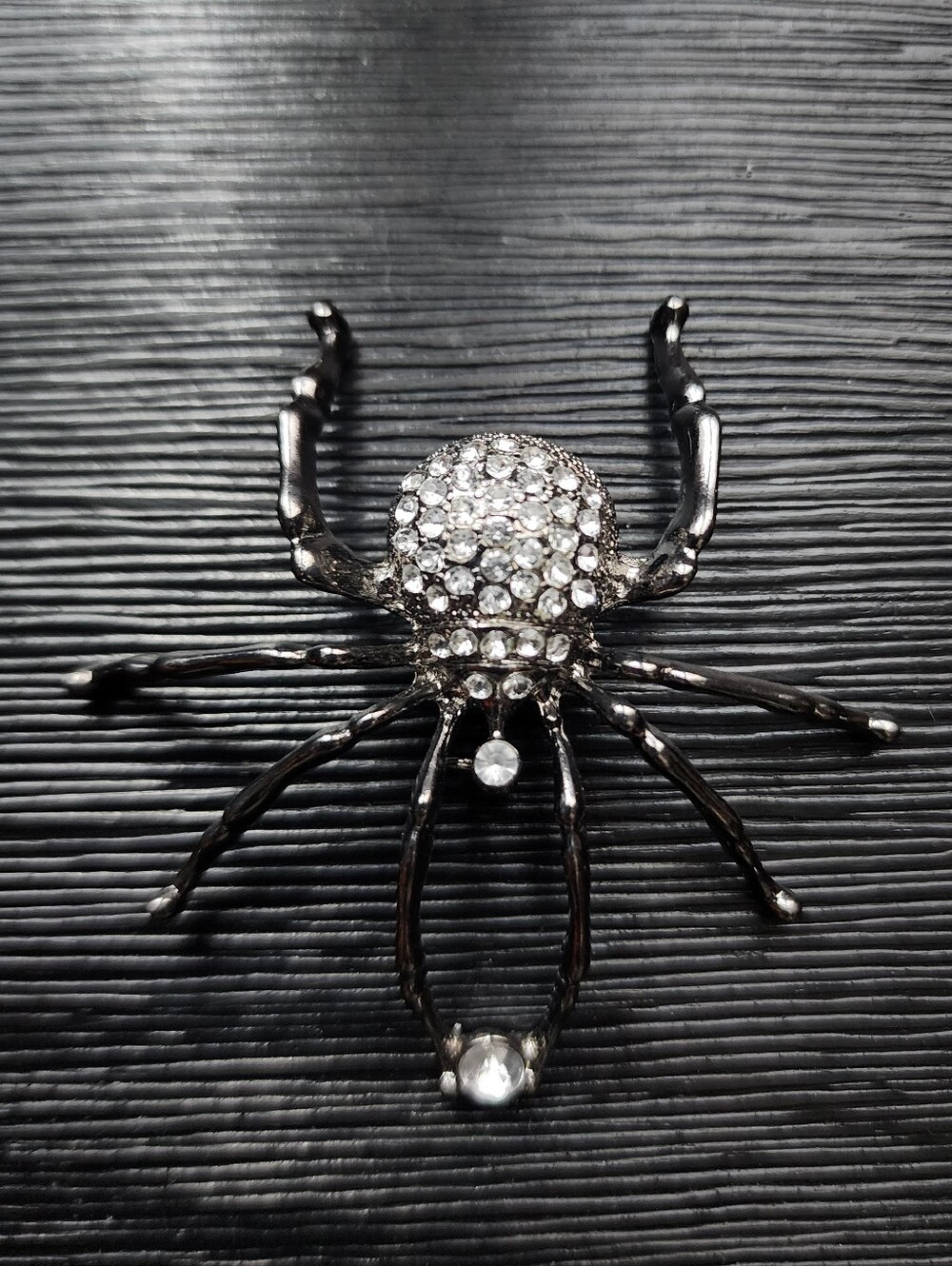 Large Gunmetal & Rhinestone Spider Brooch - Picture 2 of 6